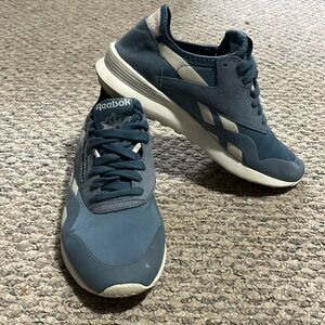 Reebok cornflower blue slide on sneaker